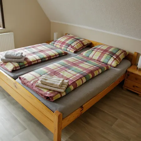 公寓 Gaestehaus Am Kirschberg *